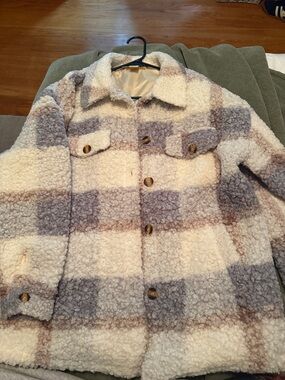 Expressions Plush Sherpa Jacket in Cream & Taupe